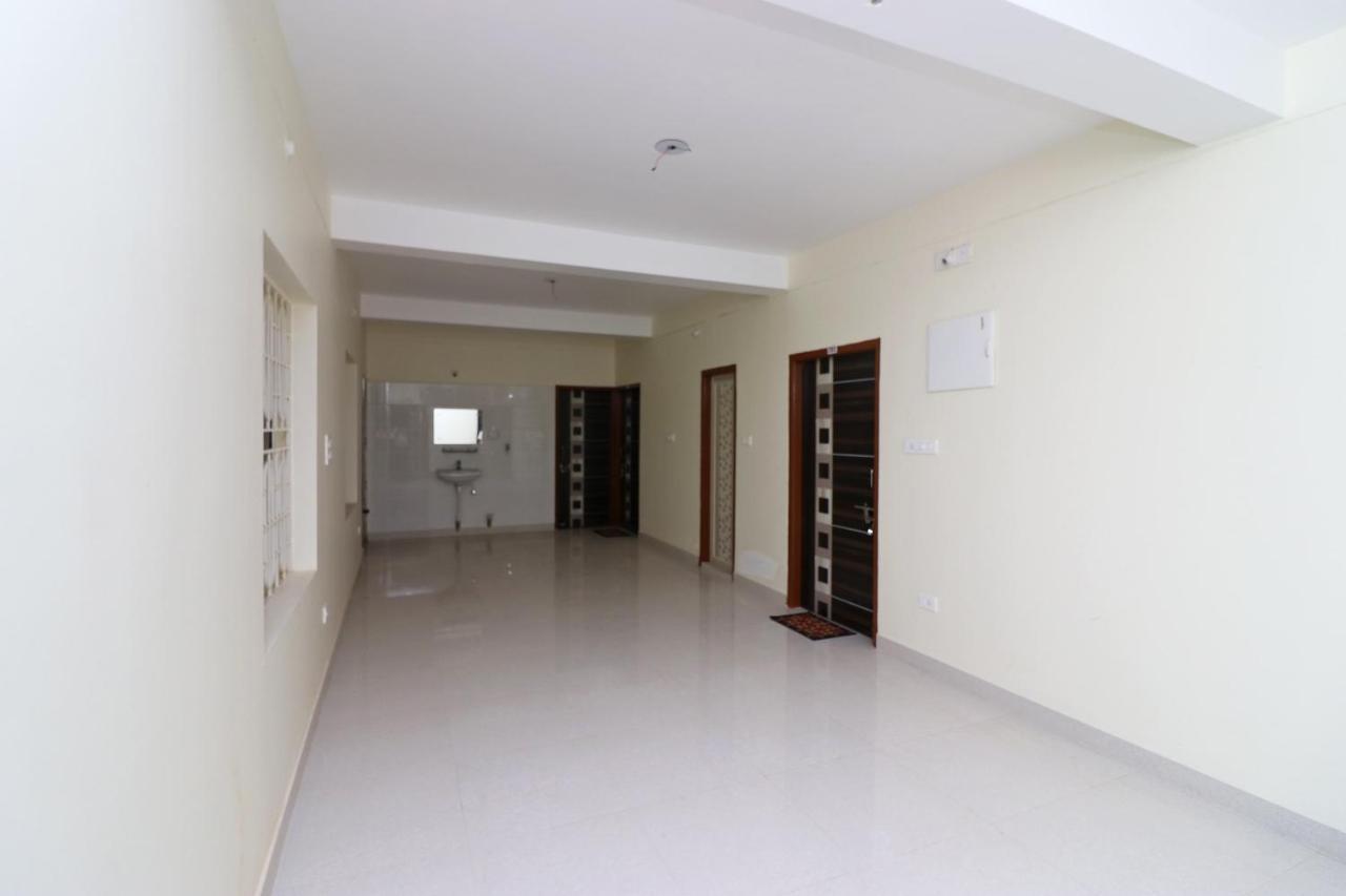 Oyo Hotel Ayush Palace Каттак Екстер'єр фото