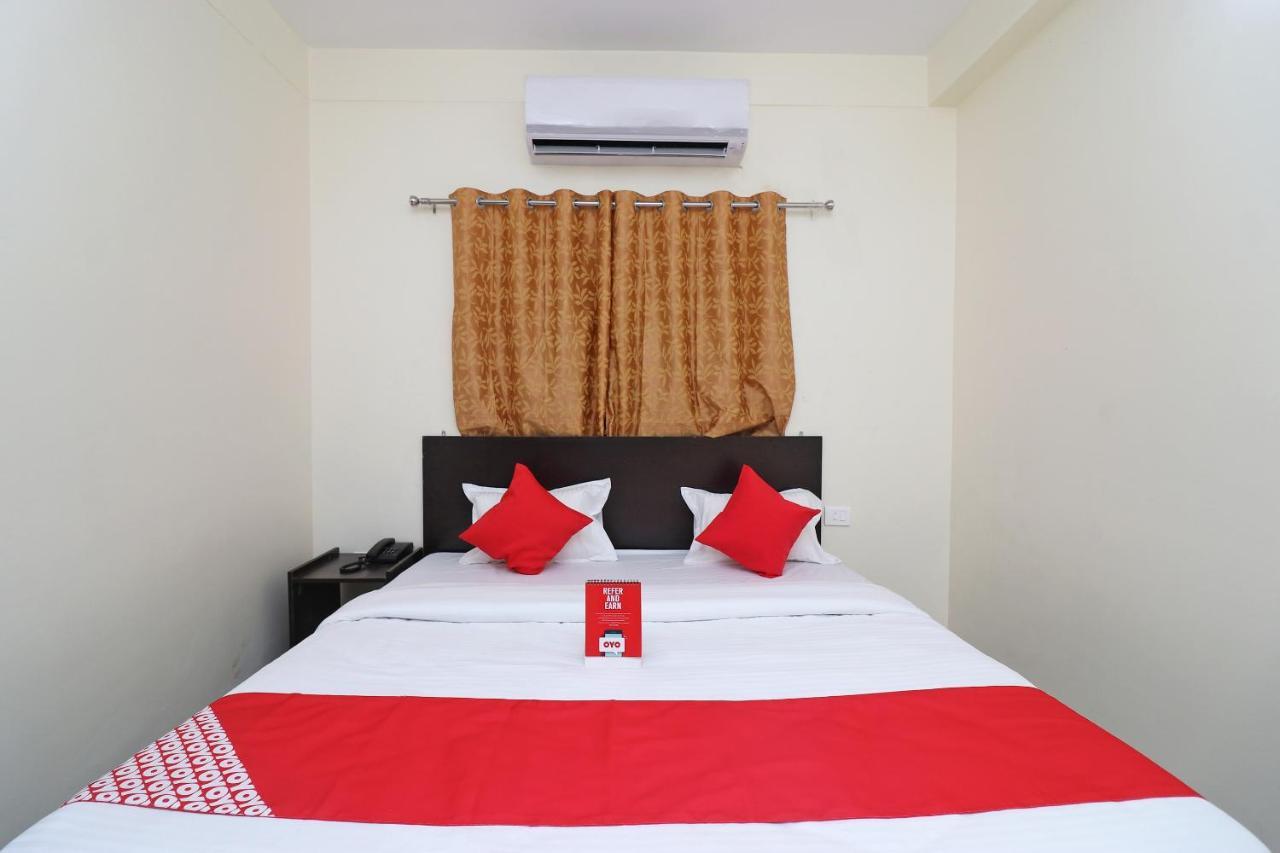 Oyo Hotel Ayush Palace Каттак Екстер'єр фото