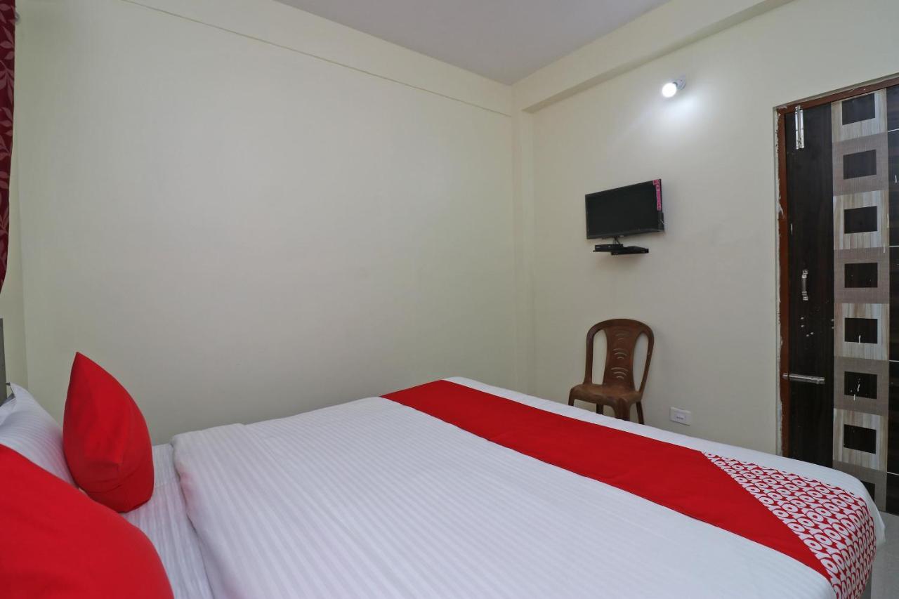 Oyo Hotel Ayush Palace Каттак Екстер'єр фото